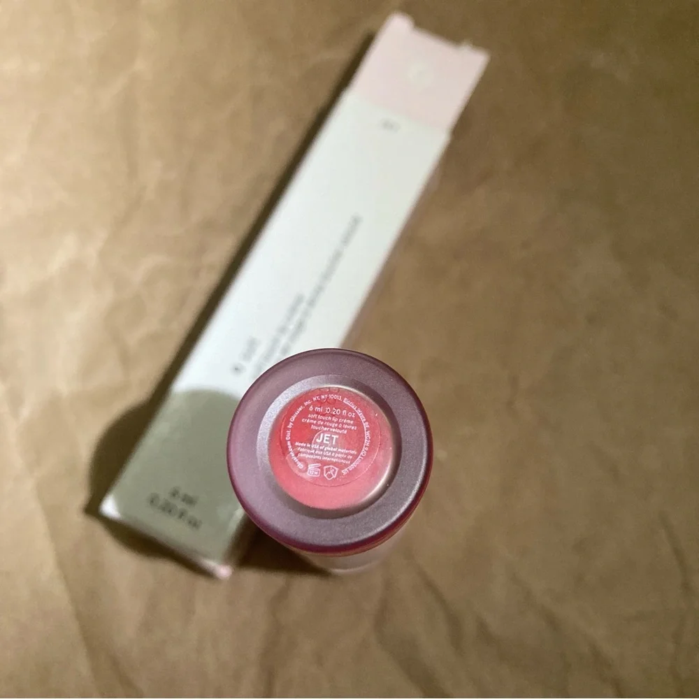 Glossier (jet)